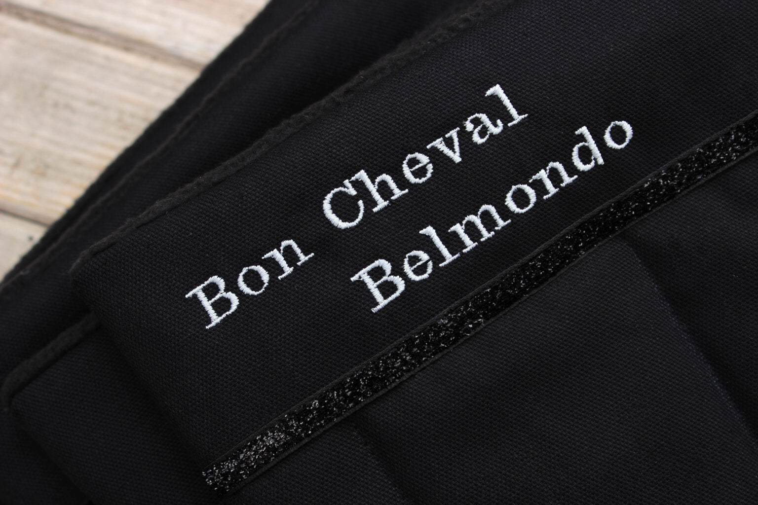 personalisierte Bandagierunterlagen Pferd mit Name bestickt